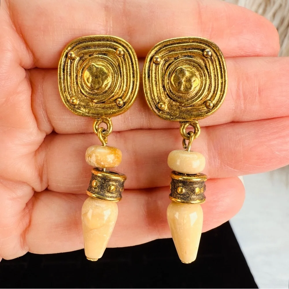 Goldtone and Cream Artesian Dangle Pierced Earrings
